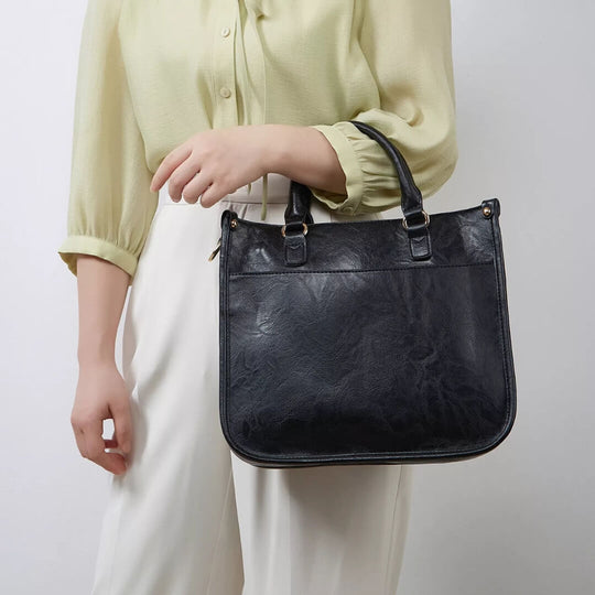 Eleanor’s Timeless Chic | Handbag