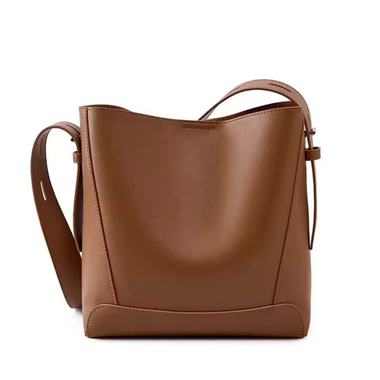 Lucy's Refined Shoulder Charm | Shoulder Bag