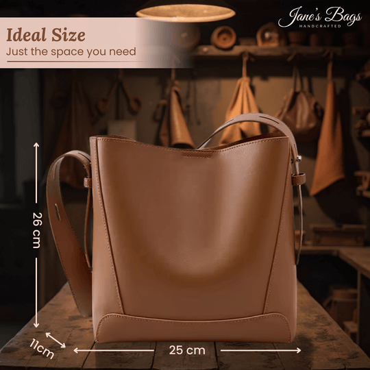 Lucy's Refined Shoulder Charm | Shoulder Bag