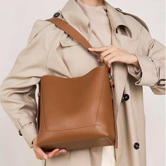 Lucy's Refined Shoulder Charm | Shoulder Bag