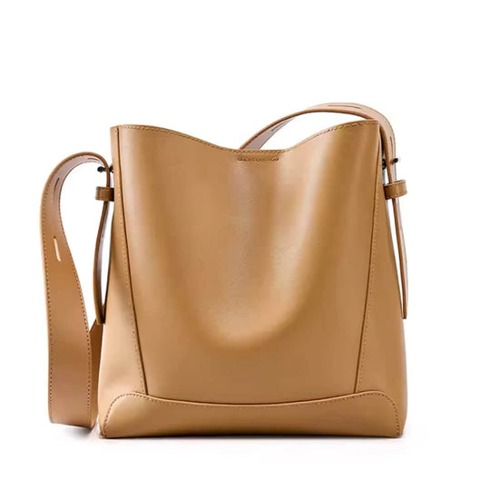 Lucy's Refined Shoulder Charm | Shoulder Bag
