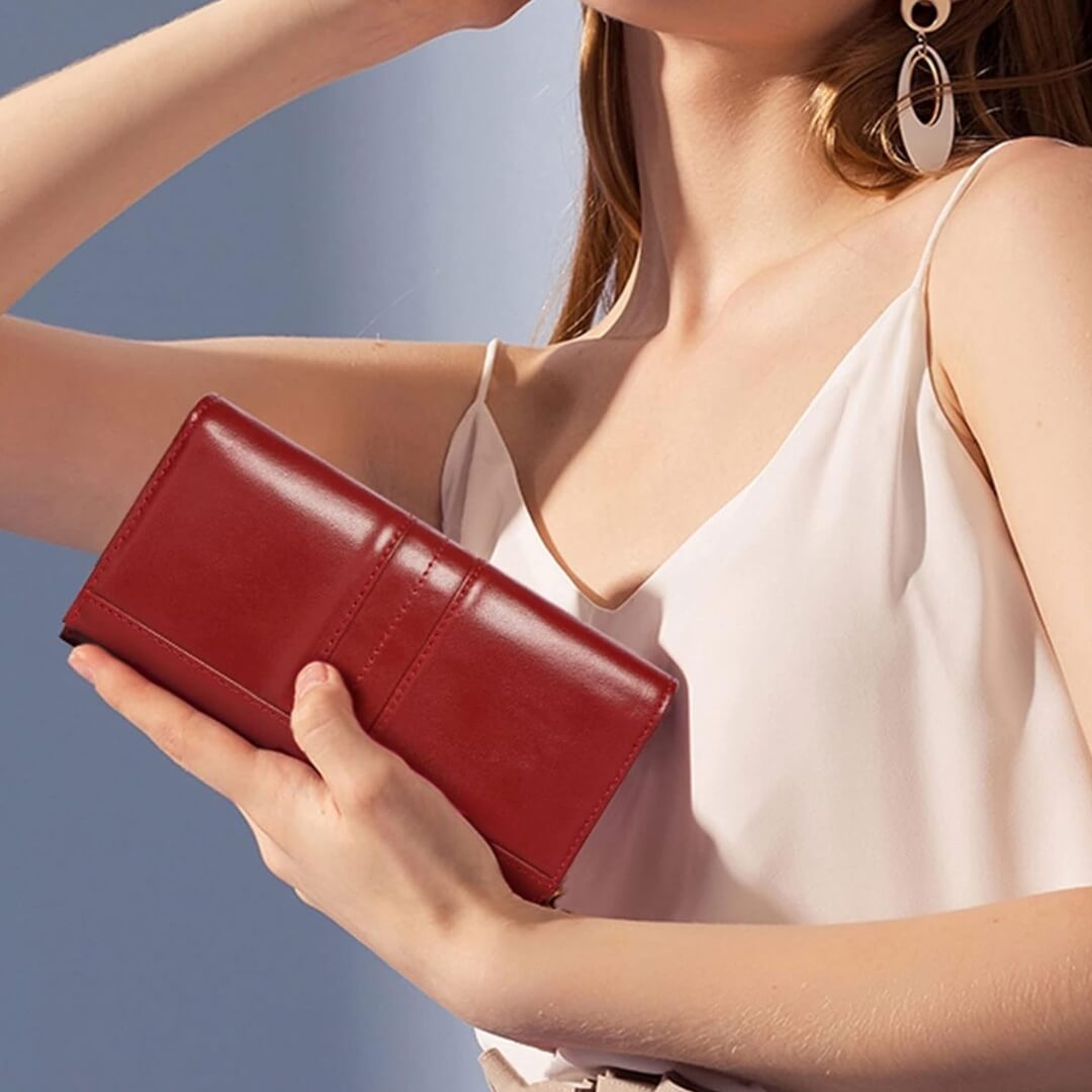 Lauren’s Sleek Keeper | Wallet