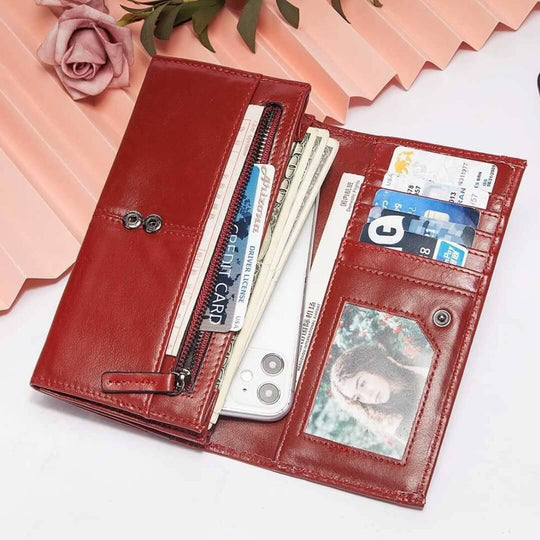 Lauren’s Sleek Keeper | Wallet